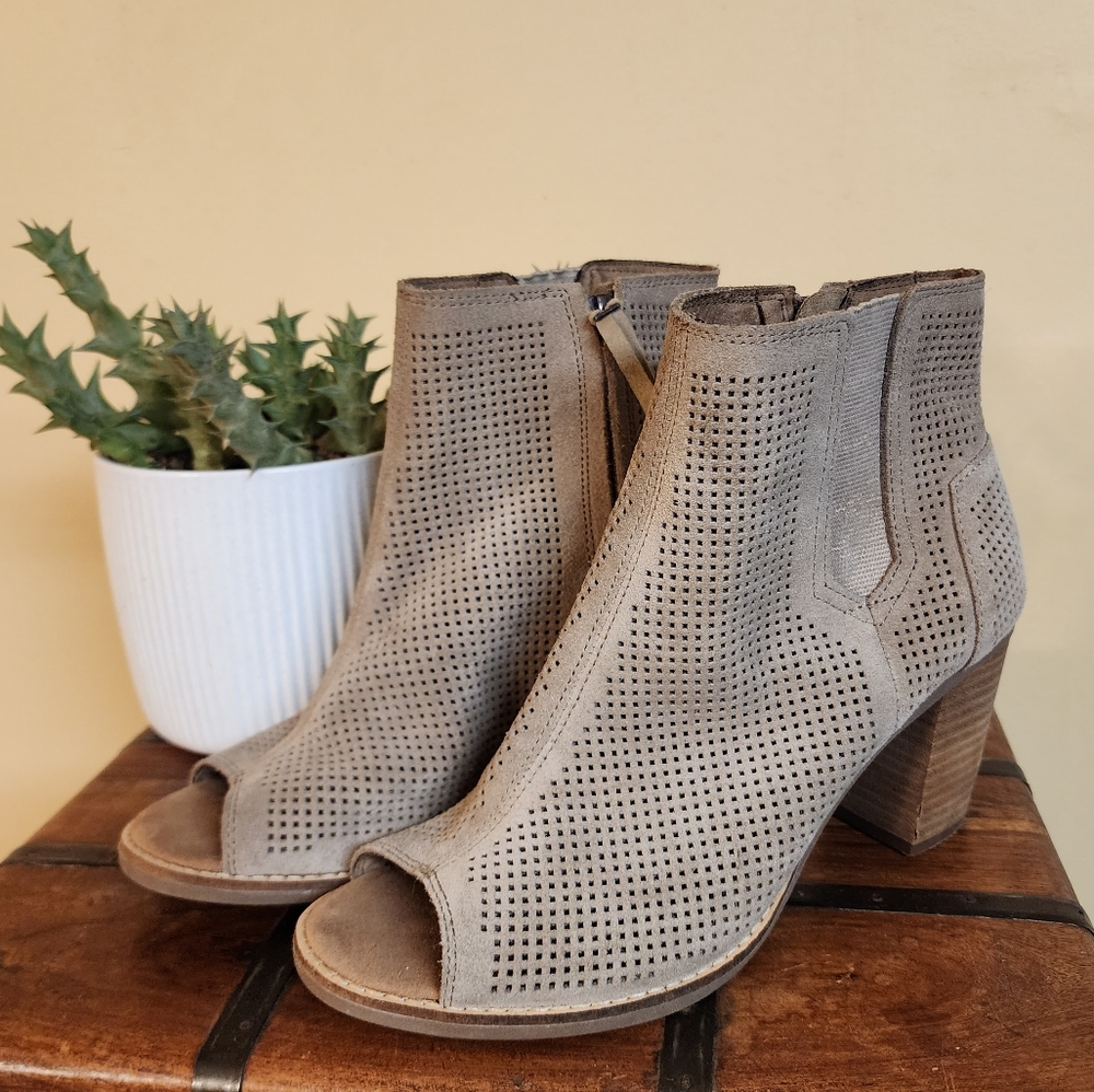 Tom's Majorca Perforated Tan Suede Peep Toe Booties Size 8.5